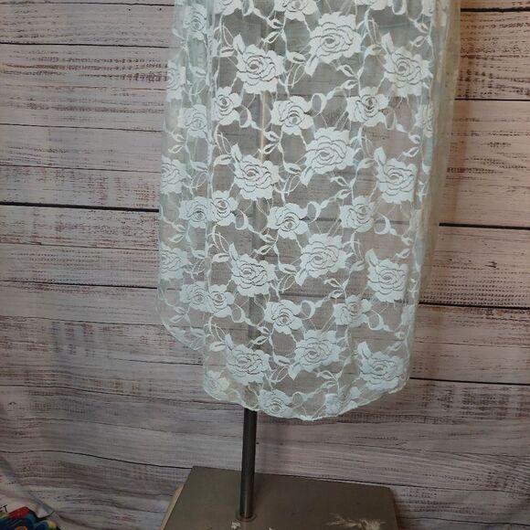 Woman's High-Low Ardene Green Lace Dress. - Picture 9 of 12